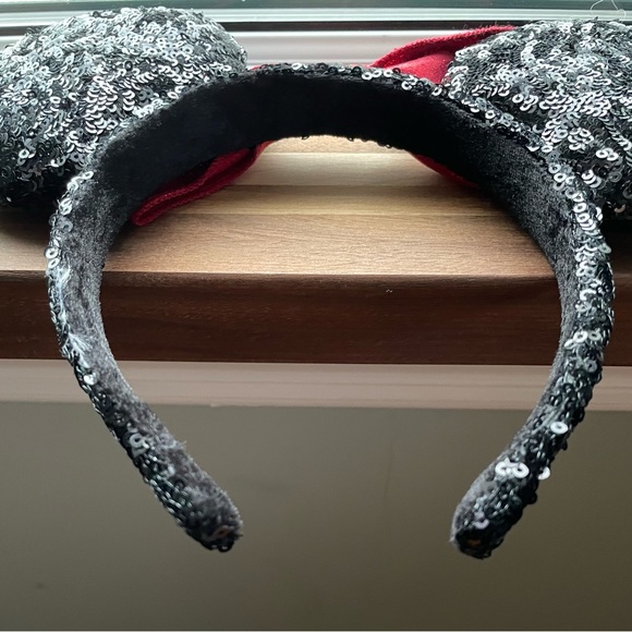 Minnie Mouse Headwear LOT (2 Items) - Picture 9 of 9